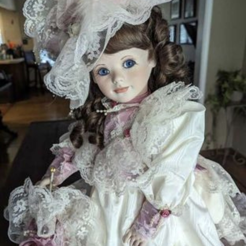 Limited Edition Porcelain Doll “April” Southern Bell - Creations by Barbara Paul - Picture 5 of 8